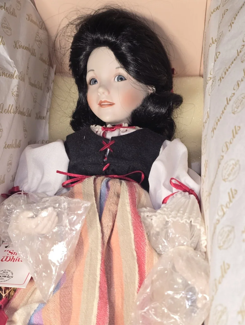 Snow White Porcelain Doll - Collector's Edition